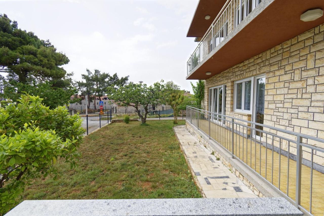 Apartment Patrik By Rent Istria Ουμάγκ Εξωτερικό φωτογραφία