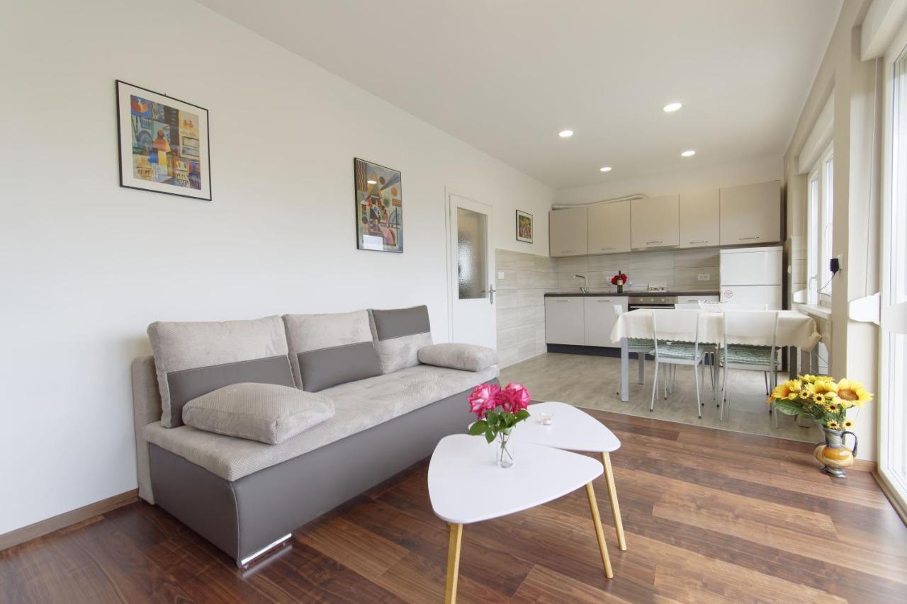 Apartment Patrik By Rent Istria Ουμάγκ Εξωτερικό φωτογραφία